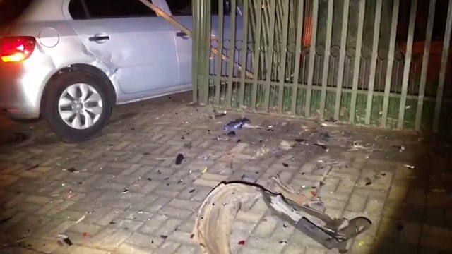 Gol bate contra grade de residência após acidente no Angra dos Reis