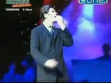 Shahrukh Khan receives best singer award (Joke)