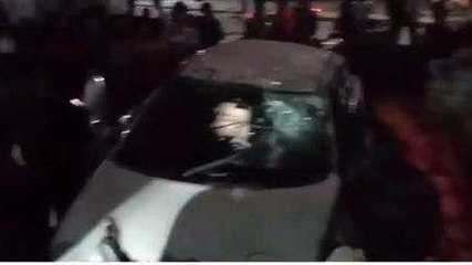 बीकानेर: कार बाइक की भिड़ंत, दो युवक घायल, मौके पर जुटी भीड़