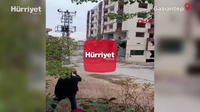 Gaziantep’te ağır hasarlı 7 katlı bina, yıkım sırasında çöktü