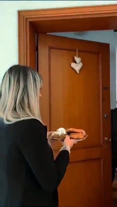 Émotion Intergénérationnelle : Un 81ème Anniversaire Surprenant qui Fait Couler les Larmes