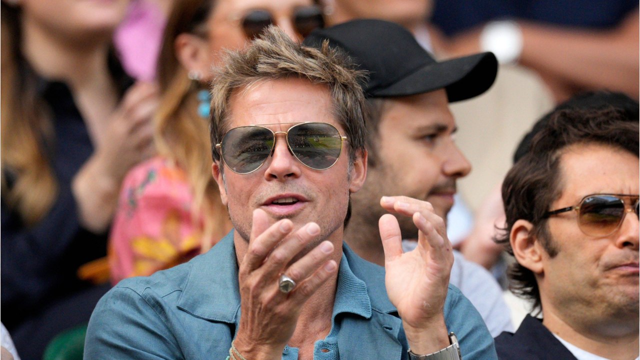 GALA VIDEO - Brad Pitt en couple et comblé avec sa “petite-amie” Ines de Ramon : “Elle le rend très heureux”