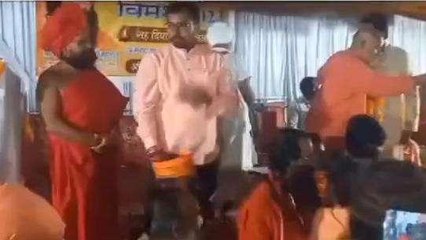 उज्जैन: दीपावली मिलन समारोह का आयोजन, अखाड़ा परिषद के अध्यक्ष हुए शामिल