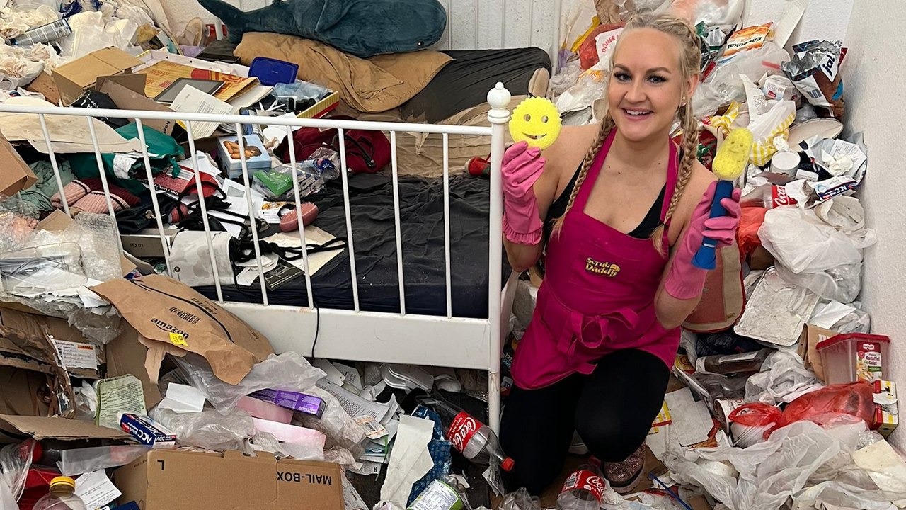 ‘World’s Best Cleaner’ Spends Hours Tackling Filthy Bathroom - Including Moss Covered Loo