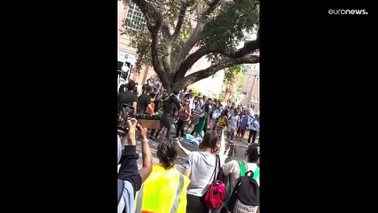 فيديو: غزة تحول باحات الجامعات الأمريكية إلى حلبة للصراع بين المؤيدين والمعارضين للحرب