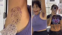 Feminist kadın vücut tüylerinin alınmasını protesto edip koltuk altına dövme yaptırdı! Görüntüler iğrenç