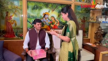 रवी राणांना ओवाळलं, गिफ्ट काय