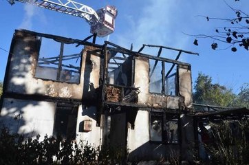 Sakarya'da Ev Yangınında İtfaiye ve Ustaların Müdahalesiyle Kurtarılan Kişi Yanıklarla Hastaneye Kaldırıldı