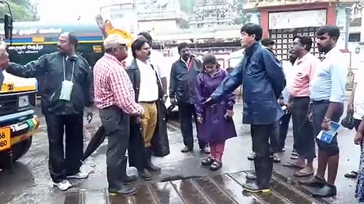 சென்னையில் வெளுத்து வாங்கும் மழை! மாநகராட்சி ஆணையர் ராதாகிருஷ்ணன், மேயர் பிரியா நேரில் ஆய்வு