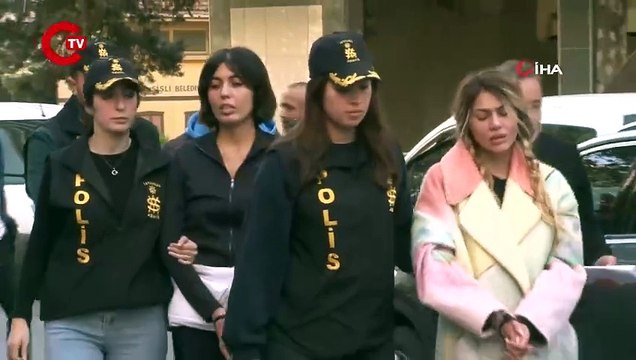 Sosyal medya fenomenleri Bahar ve Nihal Candan sağlık kontrolünden geçirildi