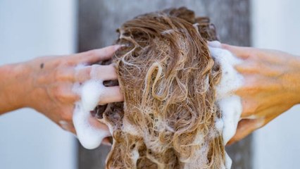 ¿El Nuevo Truco De TikTok Para Lavarse El Pelo Puede Causar Alopecia?