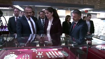 Türkiye'ye iadesi yapılan 897 tarihi eser sergide yerini aldı