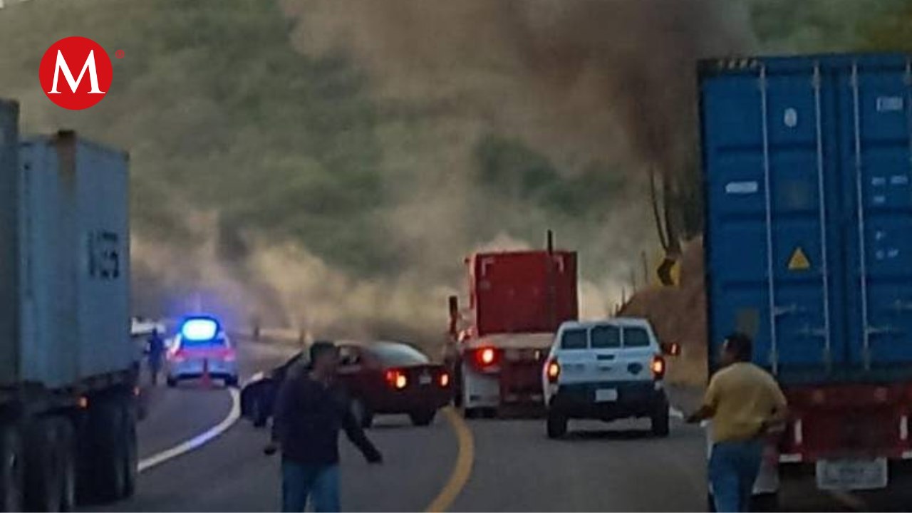 Choque en autopista Siglo XXI provoca cierre vehicular; no se reportan heridos