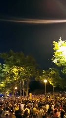 El ambientazo a las fueras del Estadi Olímpic durante un concierto de Coldplay