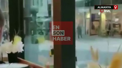 Alman polisi bıçaklı saldırgana kurşun yağdırdı