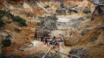 Video: Así fue el impresionante derrumbe de una mina de oro en Venezuela que se llevó a varias personas por delante