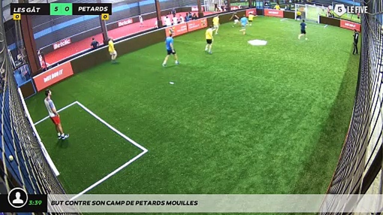 But contre son camp de PETARDS MOUILLES