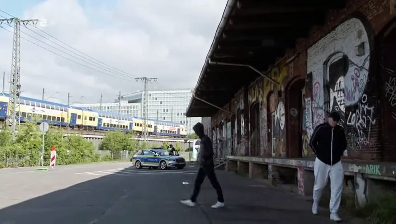 Notruf Hafenkante (424) Staffel 17 Folge 18 - Schutzlos