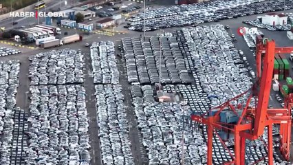 İlginç manzara: Binlerce sıfır araba satılmayı bekliyor! İşte havadan görüntüler
