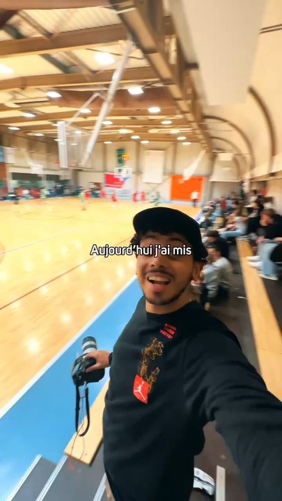 Un micro sur un basketteur