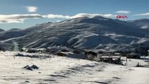 Les hautes parties d'Ordu sont devenues blanches à cause des chutes de neige