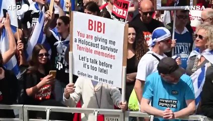 Tutti contro Netanyahu, "deve essere destituito"