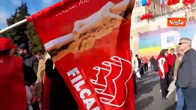 Sciopero Cgil e Uil, migliaia di persone in piazza del Popolo a Roma