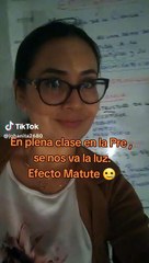 Profesora sigue dictando clases pese a corte de luz: "Efecto Matute"