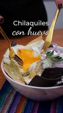 Deliciosos chilaquiles con huevo ¡Con solo 5 ingredientes!