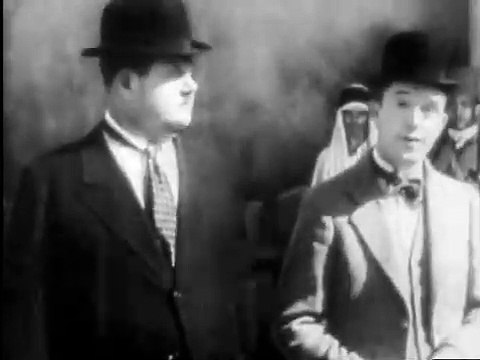 Laurel Et Hardy - Les Deux Légionnaires Bande-annonce (EN)