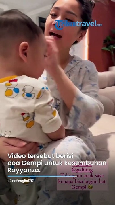 Nagita Slavina Tersenyum Gemas Lihat Rayyanza Salting Dengar Suara Gempi