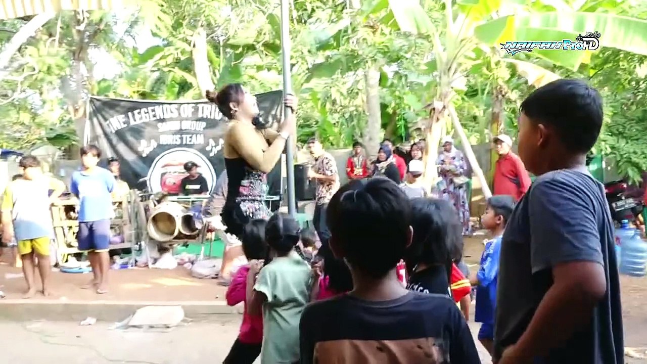 Video viral di Indramayu waria beratraksi gak masuk akal