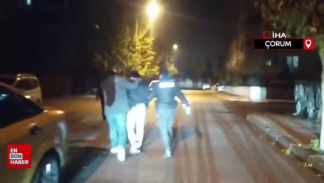 Çorum'da çocuklara silah satan şahsın evine baskın