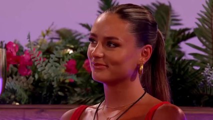 Montel makes a huge romantic gesture for Leah! _ Love Island Series 10