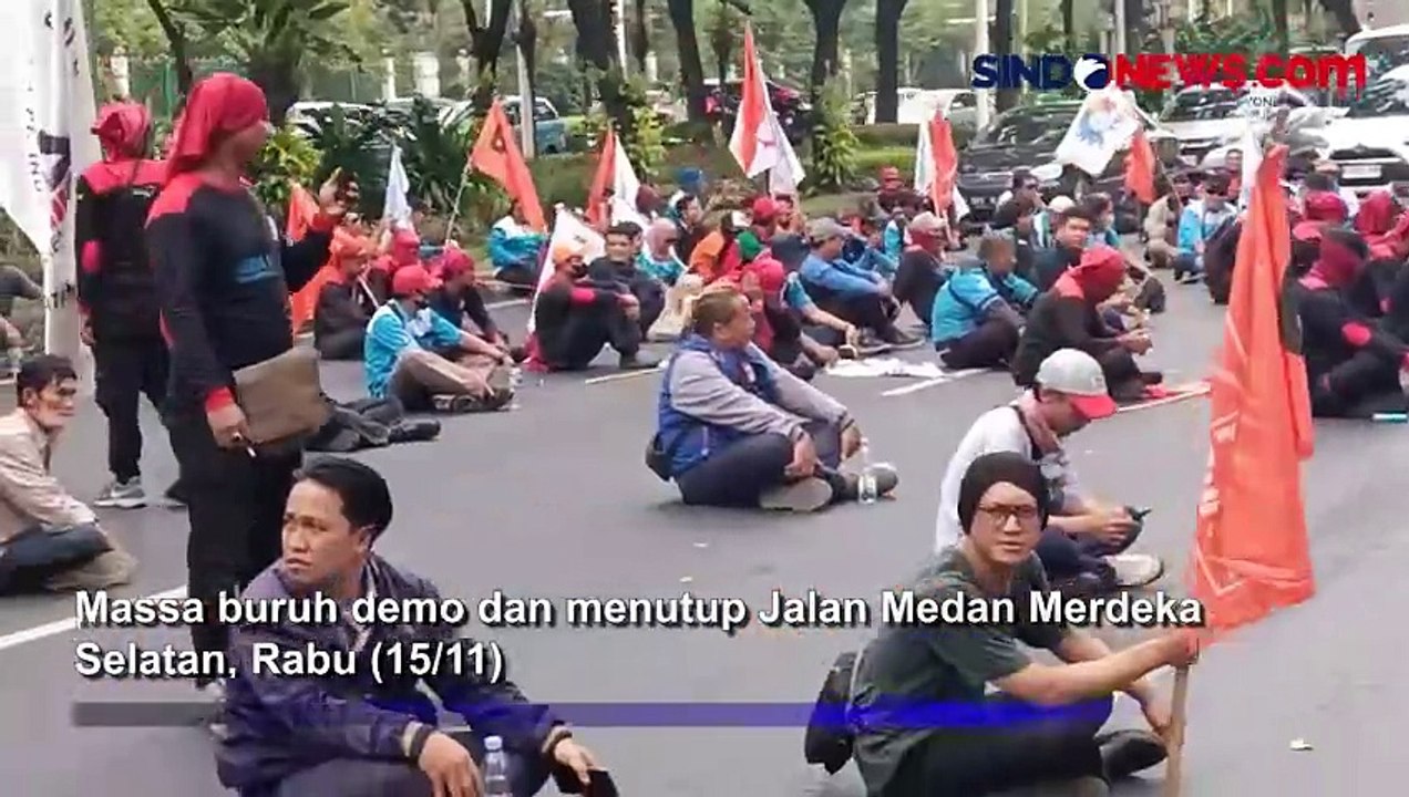 Tuntut Kenaikan UMP, Buruh Demo Tutup Jalan Merdeka Selatan