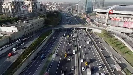 Seyrantepe’de seyir halindeki otomobil alevlere teslim oldu