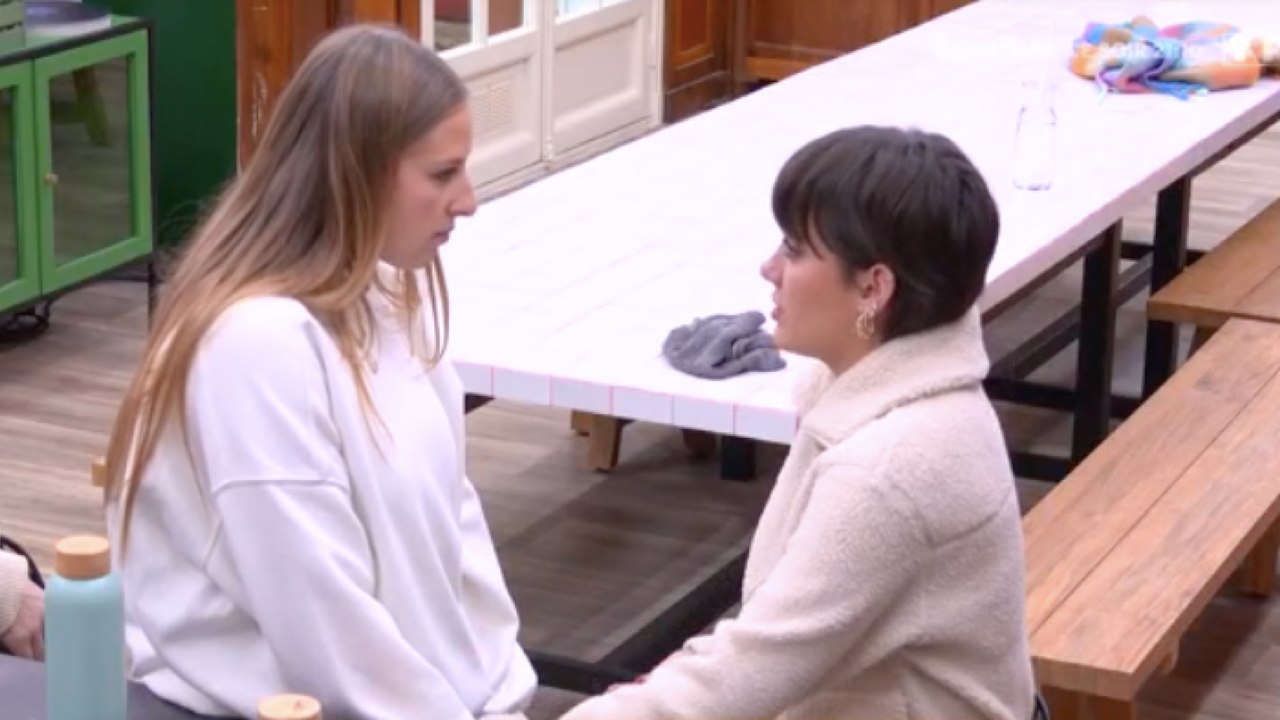 Lola éclate en pleurs après une évaluation décevante à la Star Academy (TF1)