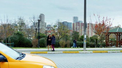 No te vayas sin mí - Capítulo 81: ¡Drama y emociones en la historia de Yiğit y İclal! 🚗