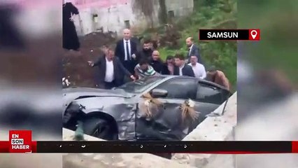 Samsun'da konvoydaki gelin arabası boş araziye düştü