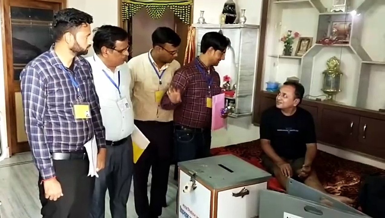 बुजुर्ग एवं दिव्यांग मतदाताओं ने लोकतंत्र के उत्सव में दी आहुति