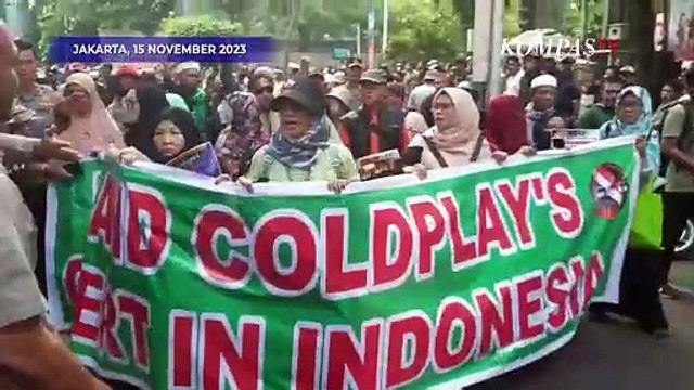 Momen Massa Gelar Aksi Demonstrasi Tolak Konser Coldplay di GBK