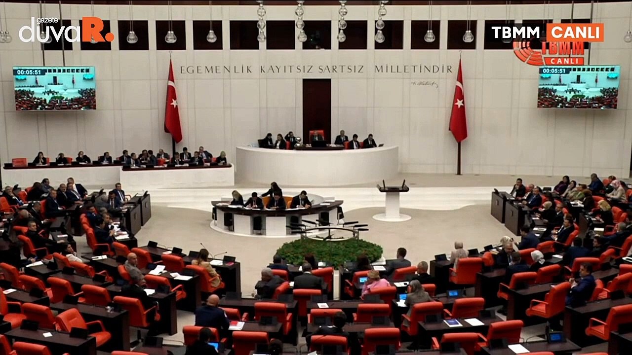 Sırrı Süreyya Önder ve Mahmut Tanal'ın diyaloğu kahkaha attırdı