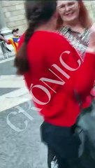 Un hombre se planta ante la Generalitat para pedir la secesión de Cataluña