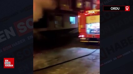 Ordu'da park halindeki minibüs alev aldı