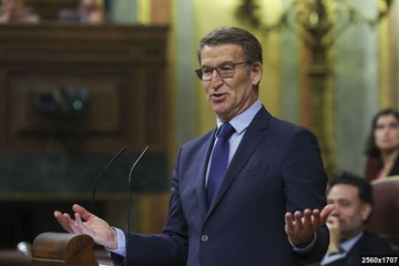 Feijóo le recuerda a Sánchez su tesis fake':