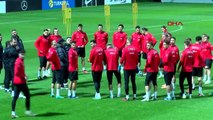 L'équipe nationale de football se prépare pour les matches contre l'Allemagne et le Pays de Galles
