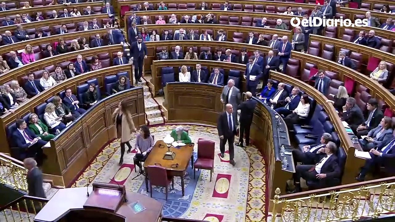 Los diputados Vox abandonan el Pleno del Congreso después del discurso de Abascal y se marchan a las protestas callejeras
