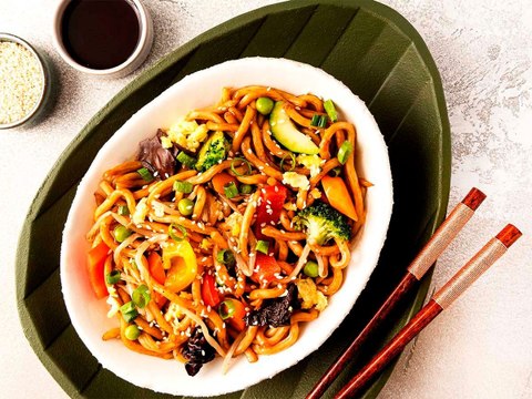 Wok de nouilles udon aux légumes croquants : Une recette savoureuse à essayer absolument !