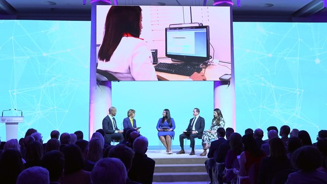 La Reina apoya el uso de herramientas digitales para mejorar la vida de emprendedores vulnerables