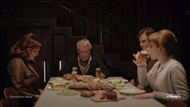 Deutsches Haus - Eva lernt Jürgens Vater kennen